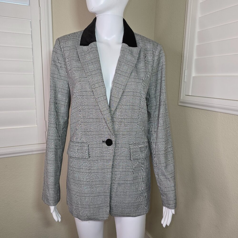 Loft Size 4 Blazer with Front Pockets Black & White
